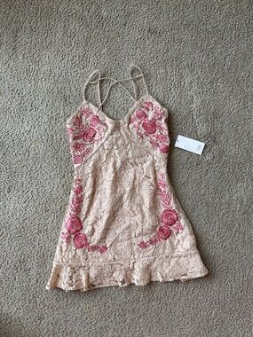 Tobi Cream Lace Mini Dress with Pink Rose Embroidery - size S/4